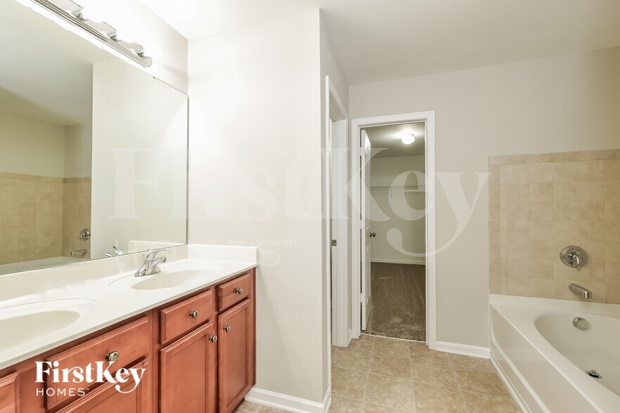 Building Photo - 151 Forest Glade Rd