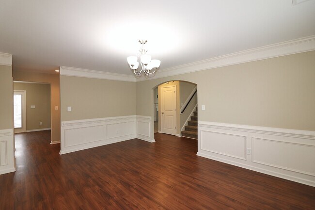 Building Photo - Spacious 4-Bedroom Home with Fireplace in Fayetteville, NC - A Must-See Rental Property!