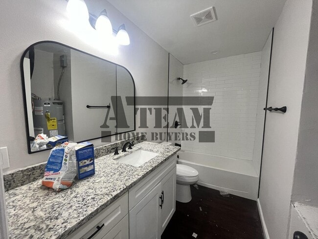 Building Photo - Fully Remodeled 2 Bedroom 1 Bathroom