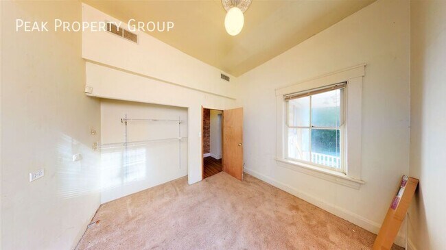 Building Photo - 32 E Hollister St