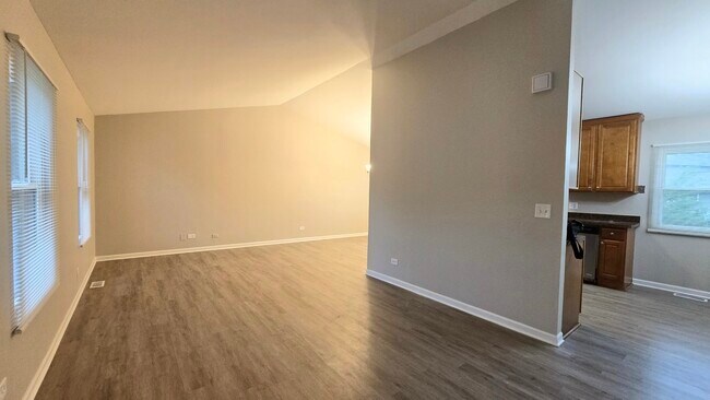 Building Photo - 122 Canton Ln