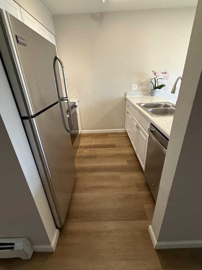 Building Photo - 1bd/1ba condo on 1st floor with pool access