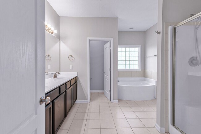 Building Photo - 402 Derrick Dr