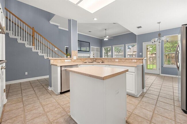 Building Photo - 15041 Calaveras Dr