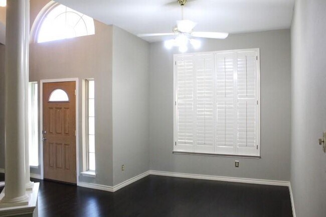 Building Photo - 1013 Stone Gate Dr