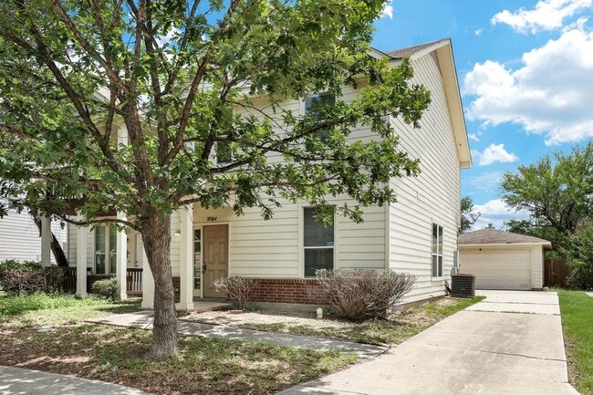 Primary Photo - Recently updated 3 bedroom townhome