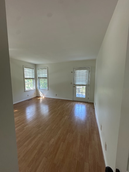 Building Photo - 1808B Ashwood Ave