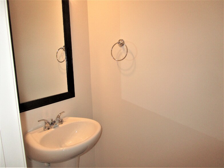 Building Photo - 215 Scenic Rd