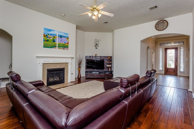 Building Photo - 6706 Ashworth Dr