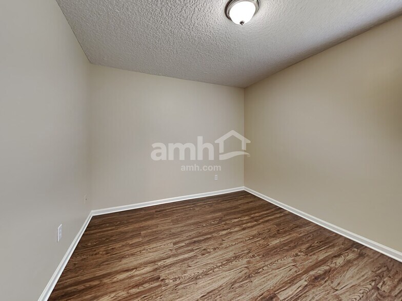 Building Photo - 386 Stonehurst Pky