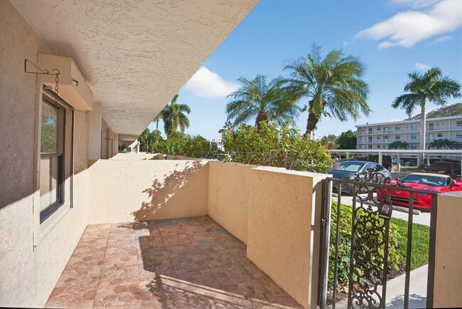 Building Photo - 300 N Hwy A1A