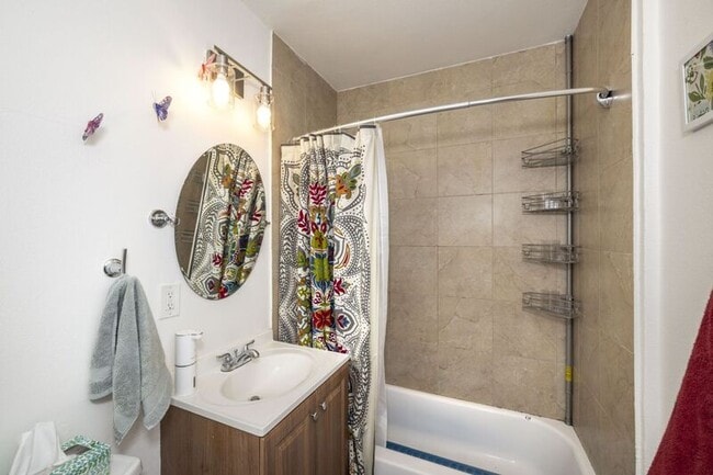 Building Photo - 3440 Oak Knoll Blvd