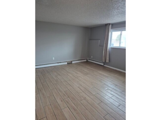 Building Photo - Condo