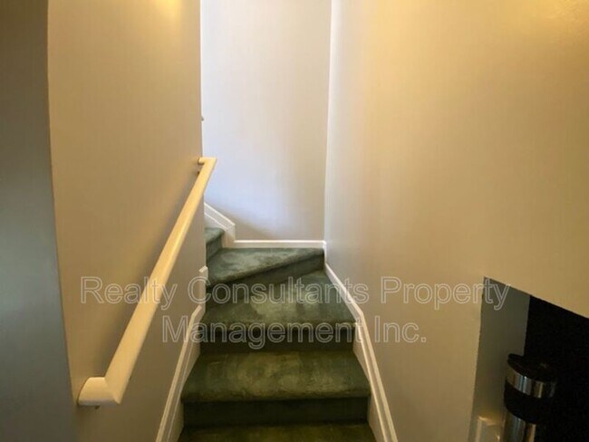 Building Photo - 96 Tannenbaum Cir