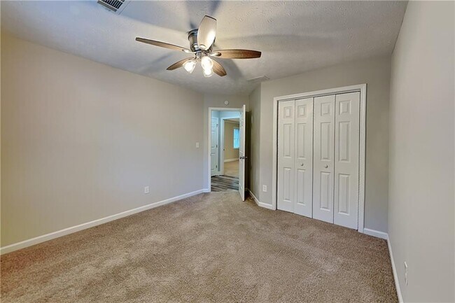 Building Photo - 3564 Saddlebrook Dr