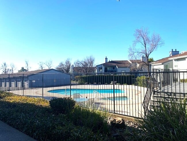 Building Photo - Beautifully Upstairs Condo at Ridgecrest Condominiums!! HOA Pool/Jacuzzi