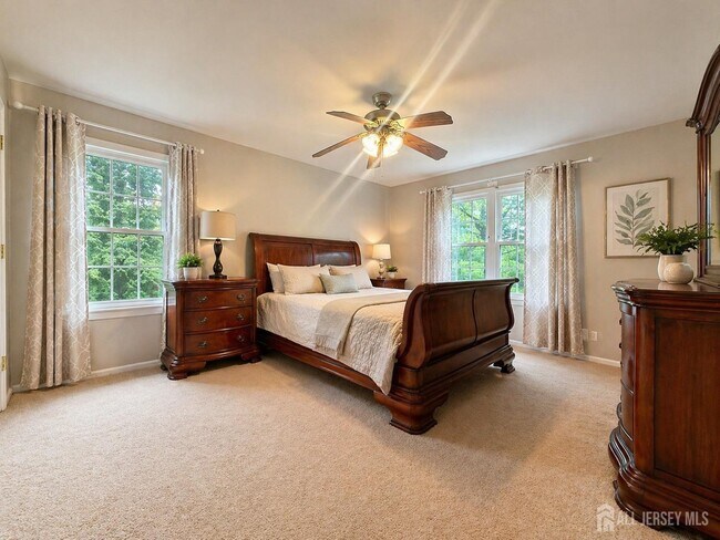 Building Photo - 161 Applegate Ln