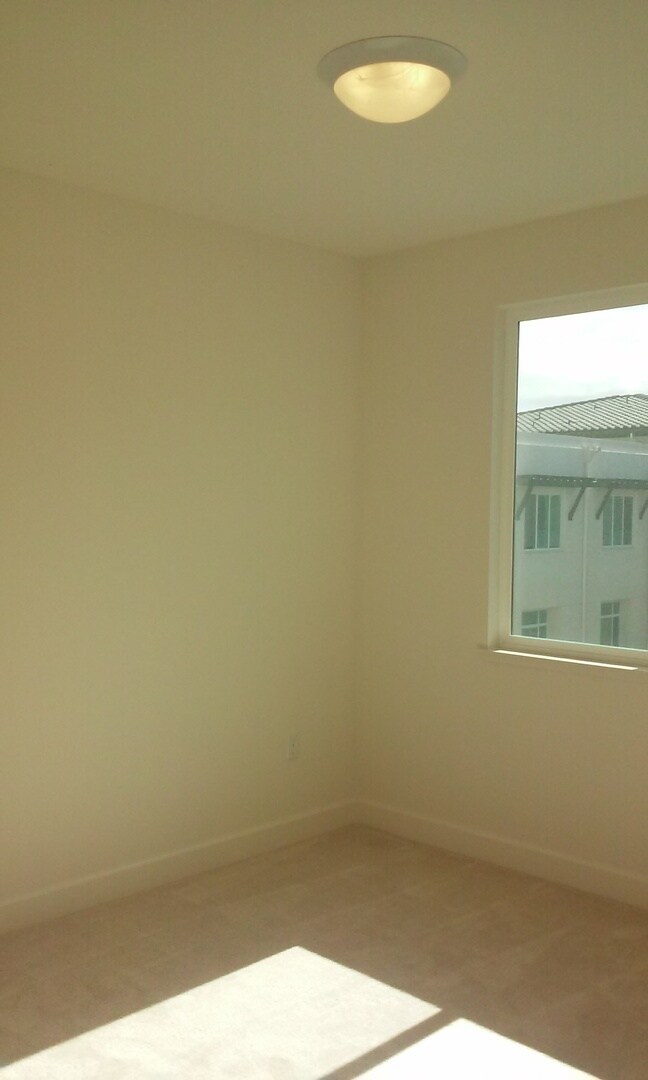 Building Photo - Prime Dublin Location, Great for Commuters & Roommates! 4 Bed, 3 Bath, Near Shopping Walk & To Ba...