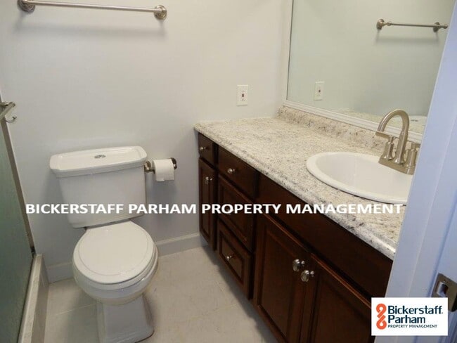 Building Photo - 4 Bedroom 2 Bath Located Off Of Double Chu...
