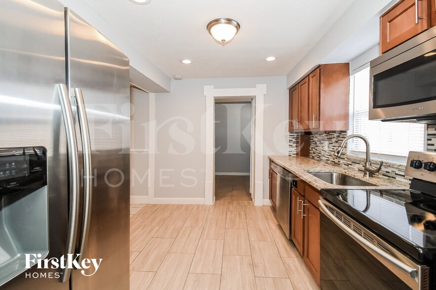 Building Photo - 451 Gano Ct