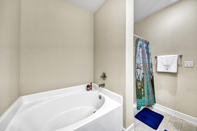 Building Photo - 511 Arbor Lake Dr