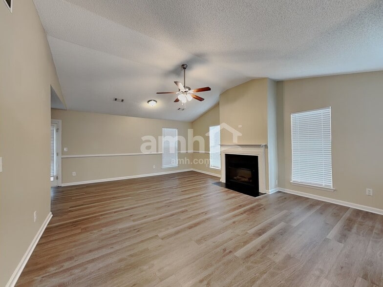 Building Photo - 5029 Kens Ct