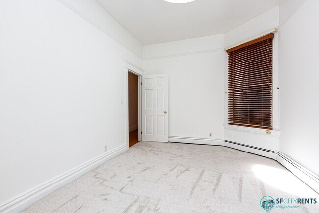 Building Photo - Mission District: Top Floor Flat Above Blondie's Bar w/ Formal Dining Room & W/D in unit