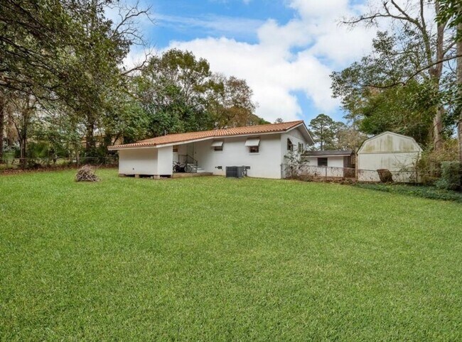 Building Photo - 222 Westminster Dr