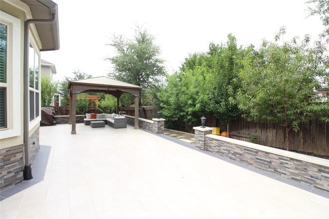 Building Photo - 5800 Viejo Dr