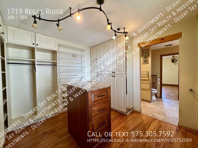 Building Photo - 1719 Regal Ridge St