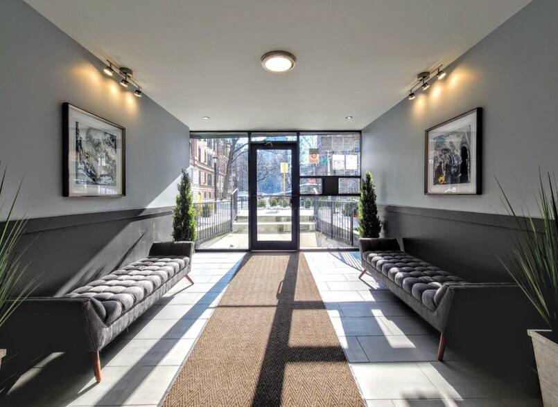 Building Photo - 529 W Surf St