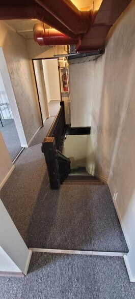 Stairs / Landing - 346 Meyran Ave