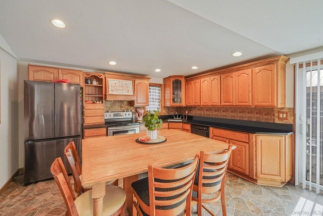 Building Photo - 44 Fourth St