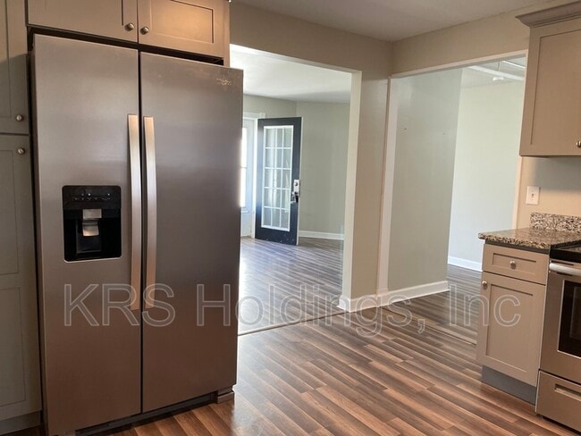 Building Photo - 816 Mullen Rd