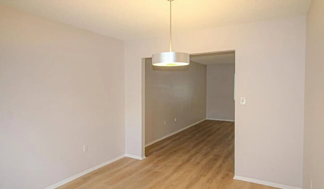 Building Photo - 219 Debora Ct