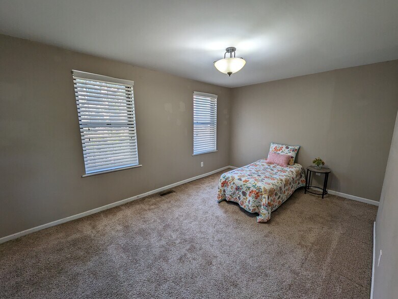 Building Photo - 141 Mulberry St