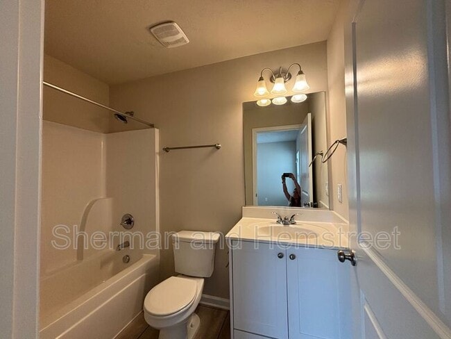 Building Photo - 404 Joiner Cir