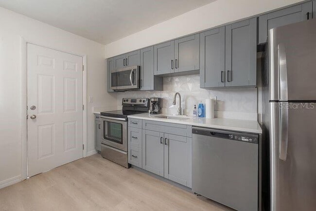 Building Photo - 6908 S MacDill Ave