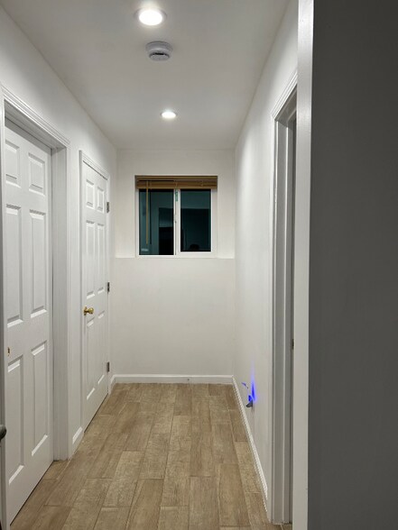 Building Photo - 7832 Mesa Dr