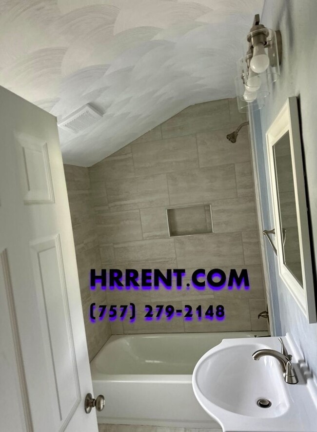 Building Photo - Newly Renovated 4 Bedroom 2 Bathroom 2 Story Home located in the Fairmount Park area of Norfolk!