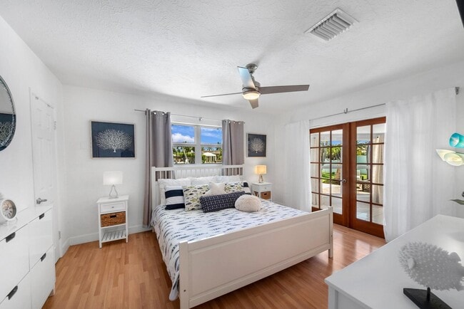 Building Photo - 220 SE 2nd Ave