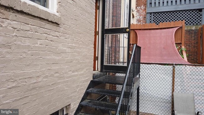 Building Photo - 604 9th St NE