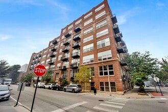 Building Photo - 1500 W Monroe St
