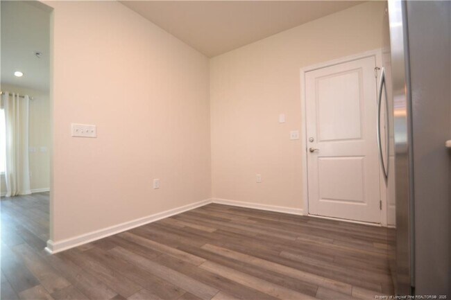 Building Photo - 1113 Congleton Pl