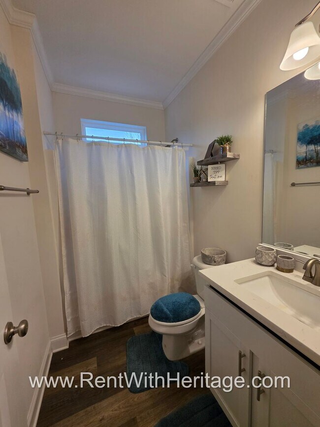 Building Photo - Amazing 5 Bedroom/ 3 Bath Home in Sweetwater, a Swim Tennis Community/ Attention to Detail / Grea...