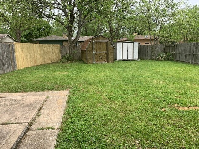 Building Photo - Located in the heart of Lancaster! 3/2/2 Bellaire Terrace