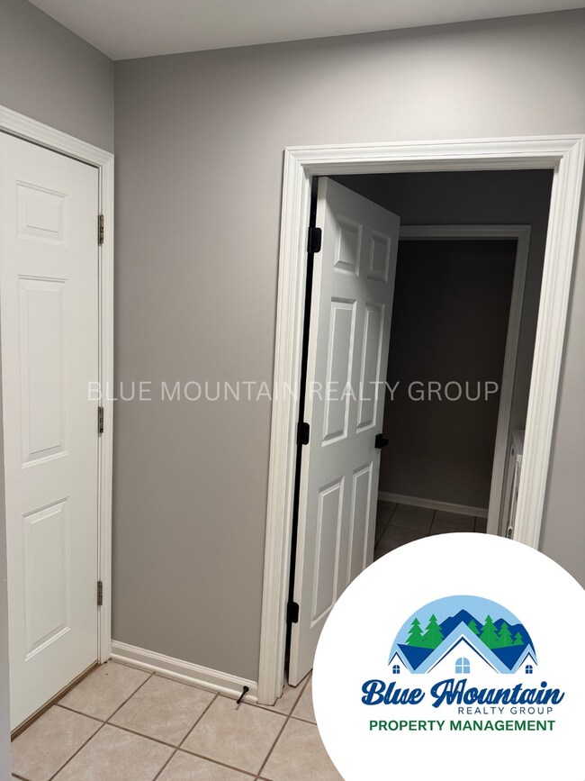 Building Photo - Canton - Easy commute to Asheville only 23 minutes