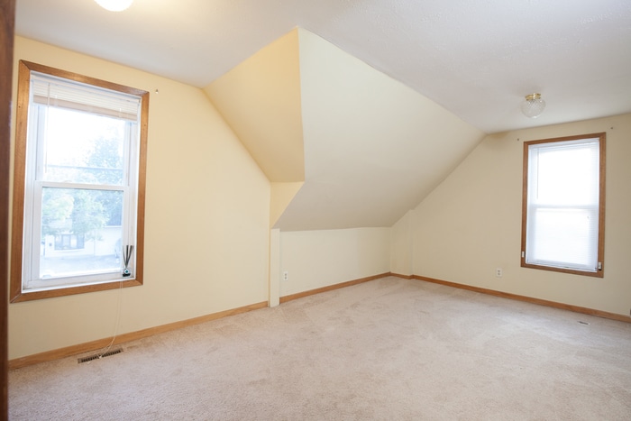 Building Photo - 1115 19th Ave NE