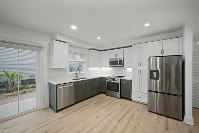 Building Photo - 2817 Avenue Q