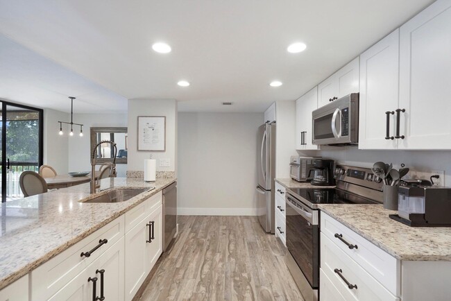 Building Photo - 500 Egret Cir